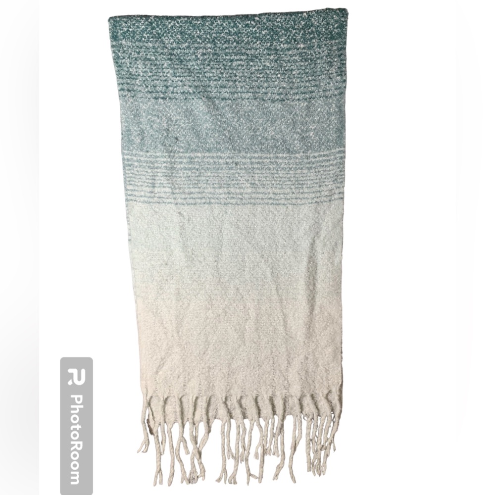 Mer Sea Ombre Teal Cozy Wrap Scarf‎ Fringe Boucle Knit One Size